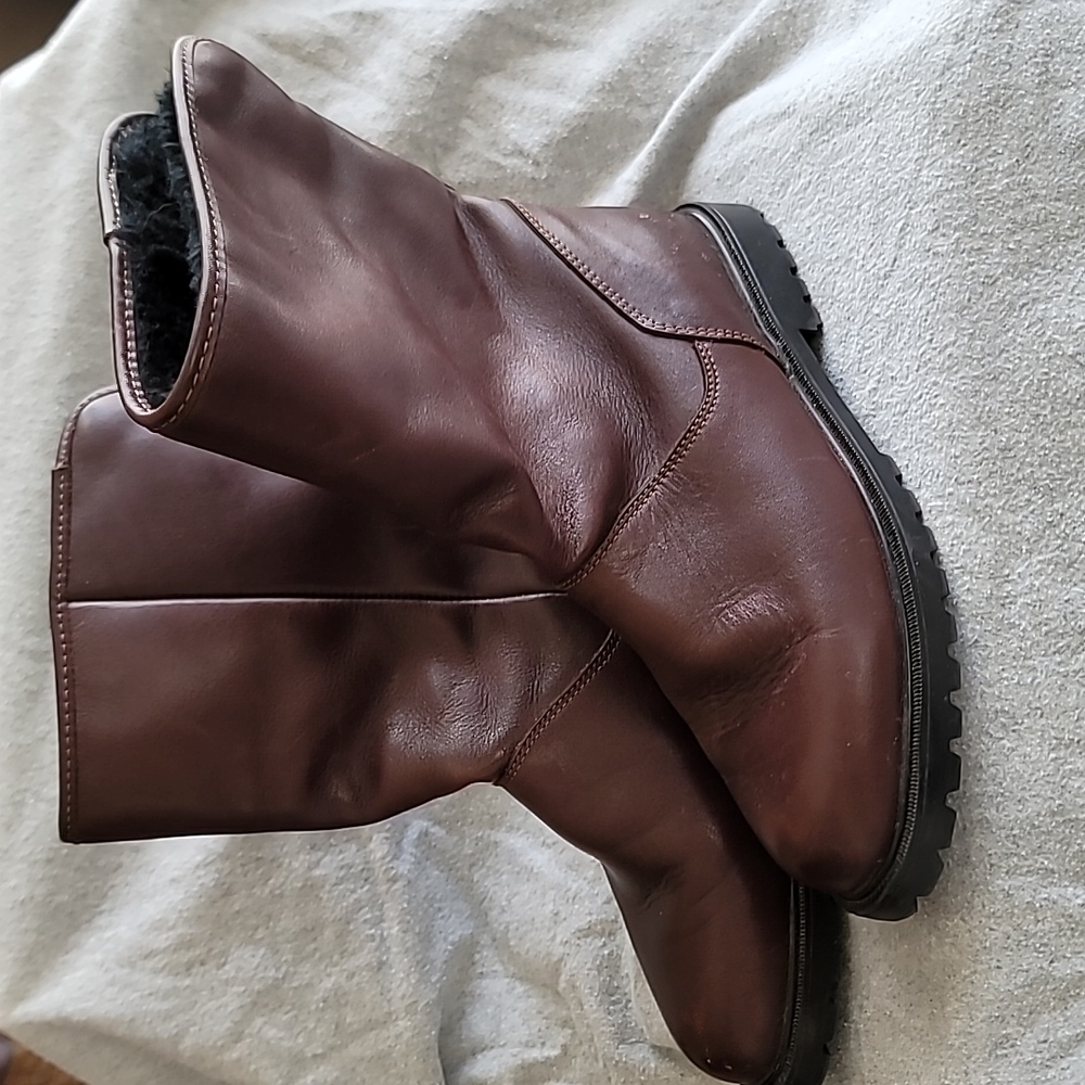 Nexday Brown faux leather boots soft black fleece type lining
